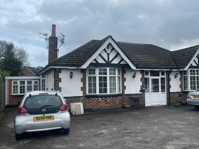 Bungalow to rent in Styal Road, Heald Green, Cheadle SK8