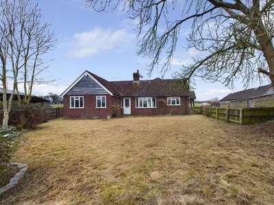 Detached bungalow to rent in Tetsworth, Thame OX9
