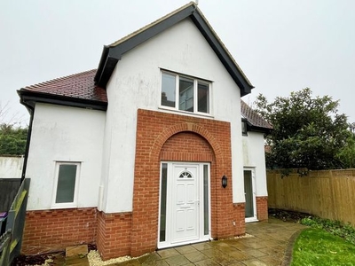 Detached house to rent in Limes Road, Folkestone CT19