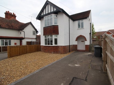 Detached house to rent in Portlock Rd, Maidenhead SL6