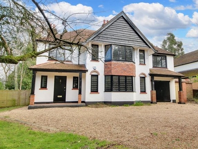 Detached house to rent in The Avenue, Radlett WD7