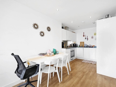 Flat in Bow River Village, Tower Hamlets, E3