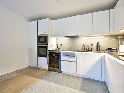 Flat in Westbourne Apartments, Fulham, SW6