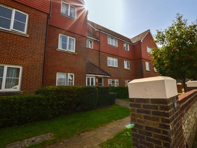 Flat to rent in Bedfordwell Road, Eastbourne BN21
