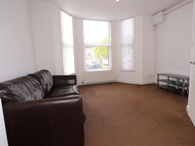 Flat to rent in Belmont Drive, Liverpool L6
