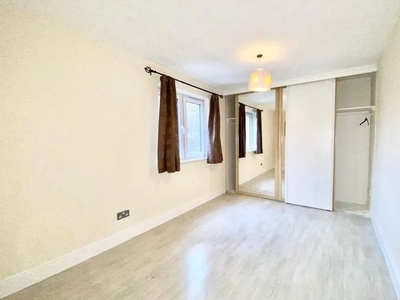 Flat to rent in Boundary Road, Barking IG11