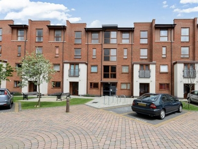 Flat to rent in Commonwealth Drive, Tomlin Court Commonwealth Drive RH10