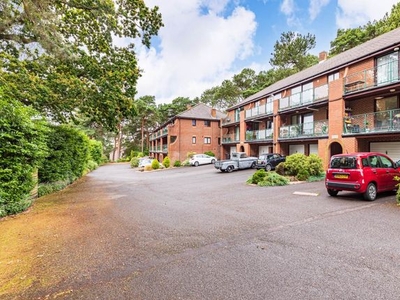 Flat to rent in Constitution Hill Gardens, Parkstone, Poole BH14