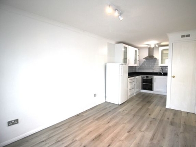 Flat to rent in Danziger Way, Borehamwood WD6