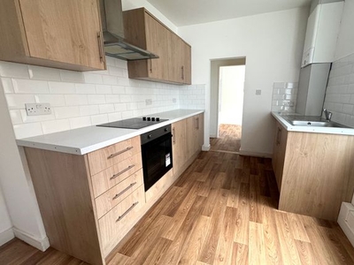 Flat to rent in Dover Street HU3, Hull,