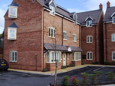 Flat to rent in Flat 5 Oakleigh Court, Moseley Road, Hallow, Worcester WR2