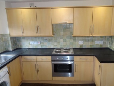 Flat to rent in Greenwood Close, Sidcup DA15