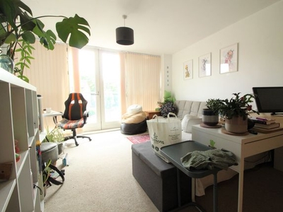Flat to rent in Lee Bank Middleway, Park Central, Birmingham City Centre B15