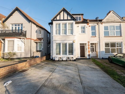 Flat to rent in Meteor Road, Westcliff-On-Sea SS0