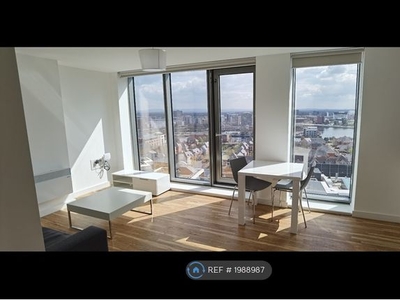 Flat to rent in Michigan Point Tower A, Salford M50