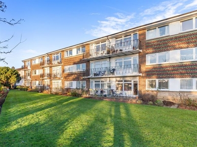 Flat to rent in Park Road, Burgess Hill, West Sussex RH15