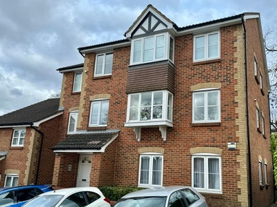 Flat to rent in Rosamund Close, South Croydon CR2