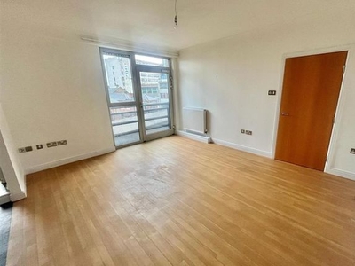 Flat to rent in St. James's Street, Nottingham NG1