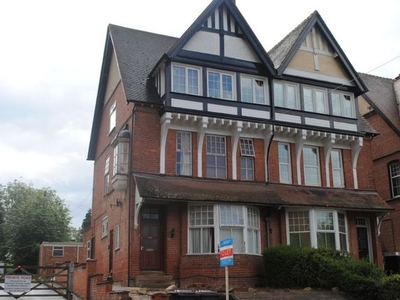 Flat to rent in Stoneygate Road, Leicester LE2