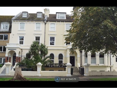 Flat to rent in The Avenue, Eastbourne BN21