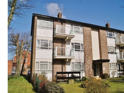 Flat to rent in Victoria Court, Southport PR8
