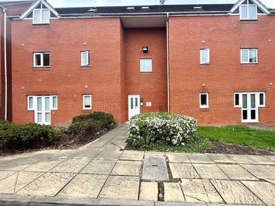 Flat to rent in Warwick Road, Tyseley, Birmingham B11