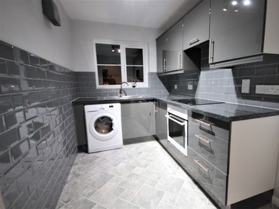 Maisonette to rent in Whippendell Road, Watford WD18