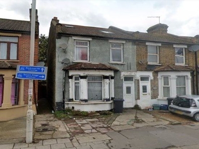 Property to rent in Ley Street, Ilford IG1