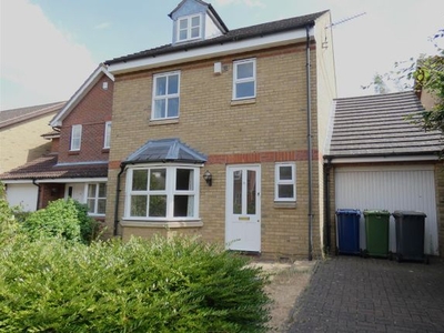 Property to rent in Woodhead Drive, Cambridge CB4