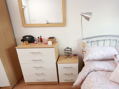 Room for rent in 4-Bedroom Apartment in Shoreditch, London