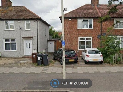 Room to rent in Lodge Ave, Dagenham RM8