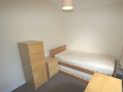 Room to rent in Maynards Road, Town Centre, Hemel Hempstead HP2
