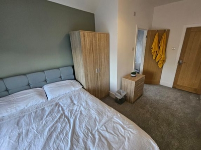 Room to rent in Room 3, 53 Bentley Road, Doncaster DN5