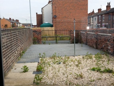 Room to rent in Wilson Street, Castleford WF10