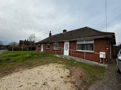 Semi-detached bungalow to rent in Kinfare Drive, Tettenhall Wood, Wolverhampton WV6