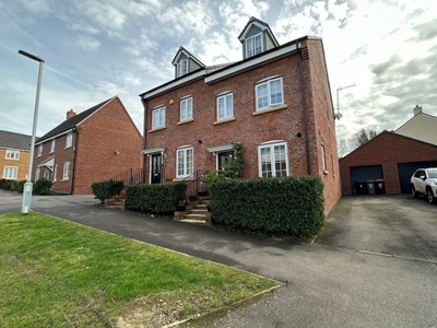 Semi-detached house to rent in Aylesbury Drive, Houghton Regis, Dunstable, Bedfordshire LU5