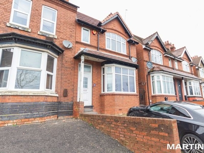 Semi-detached house to rent in Hagley Road West, Smethwick B67