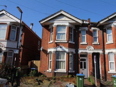 Semi-detached house to rent in Harborough Road, Shirley, Southampton SO15