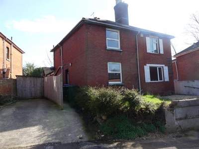 Semi-detached house to rent in Sandhurst Road, Shirley, Southampton SO15