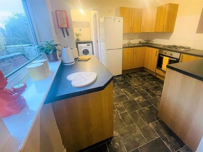 Shared accommodation to rent in Balby, Doncaster DN4