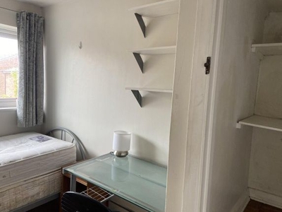 Shared accommodation to rent in Dollis Drive, Farnham, Surrey GU9