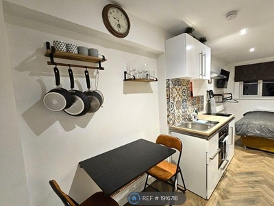Studio to rent in Cobblestone Way, Cheltenham GL51