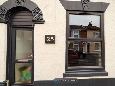 Terraced house to rent in Baileys Road, Southsea PO5