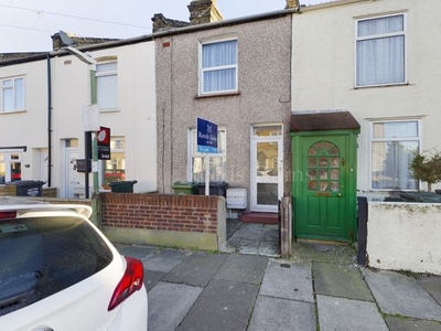Terraced house to rent in Bayly Road, Dartford DA1