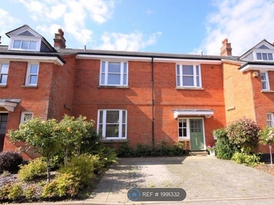Terraced house to rent in Chelsea Way, Brentwood CM14