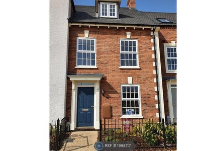 Terraced house to rent in Harvest Road, Market Harborough LE16