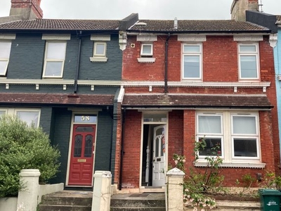 Terraced house to rent in Redvers Road, Brighton BN2