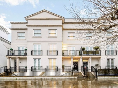 Terraced house to rent in St. Peters Square, London W6