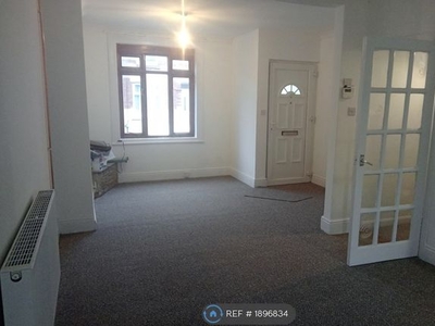 Terraced house to rent in Stanley Street, Northampton NN2