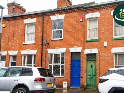 Terraced house to rent in West Avenue, Clarendon Park, Leicester LE2